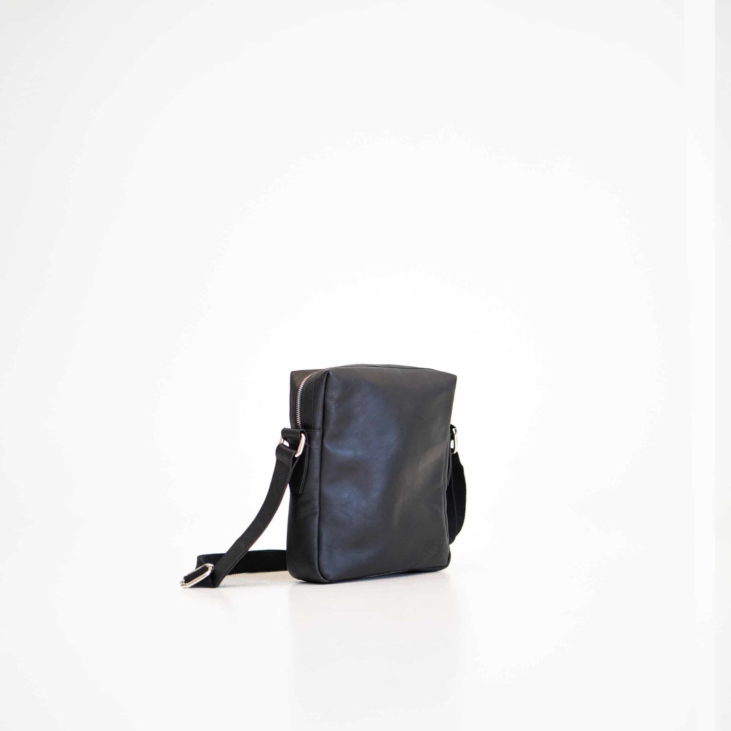 Papillon small shoulder bag in black leather with adjustable strap and sleek design