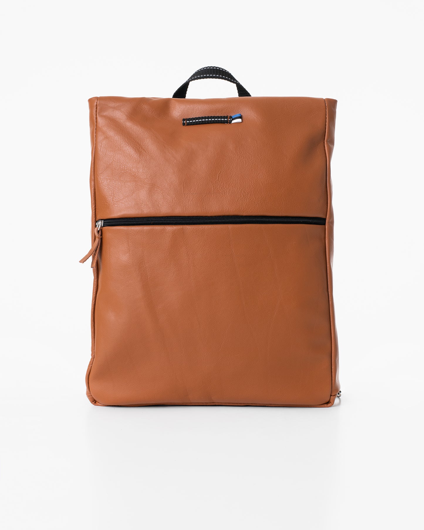 Trendbag peanut leather backpack in smooth brown with front zipper pocket and top handle
